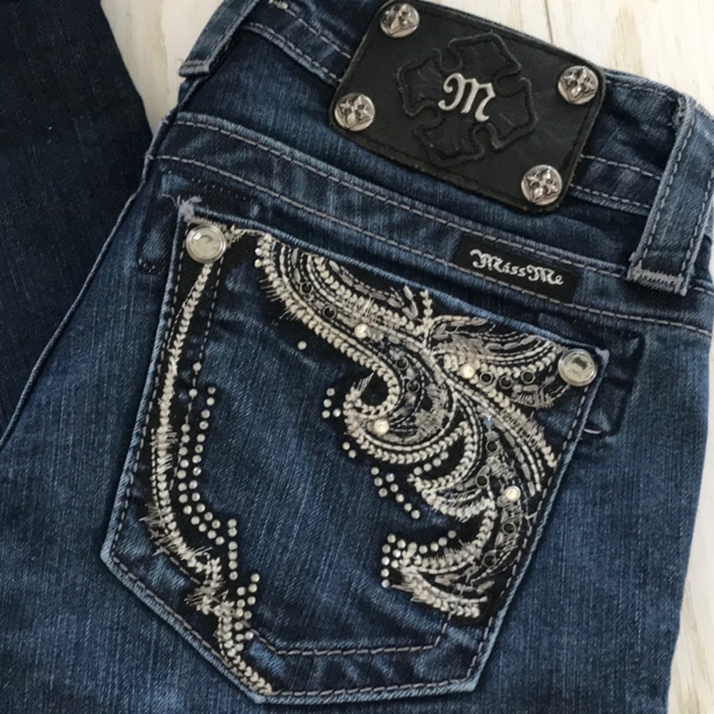 Miss Me Rhinestone Pocket Capris J14 - Picture 2 of 7
